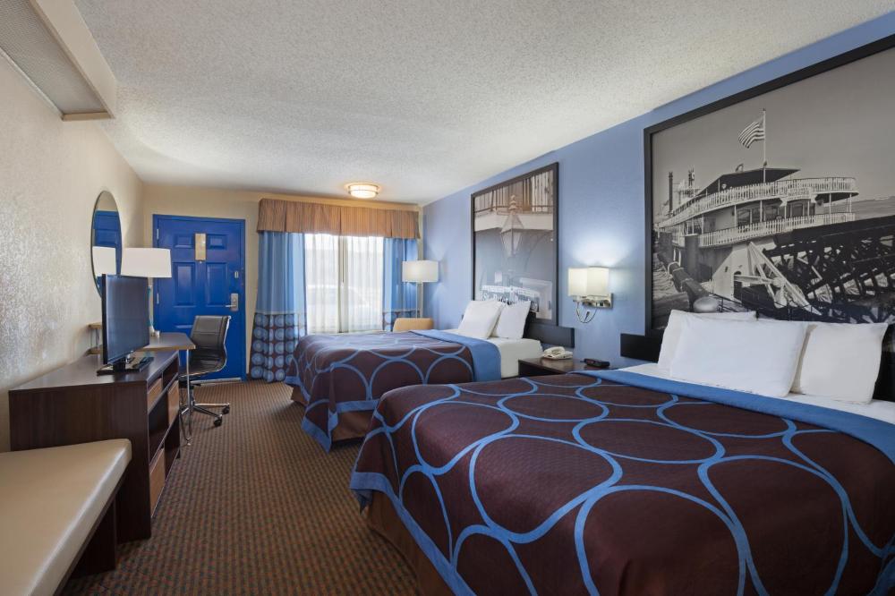 Queen Room with Two Queen Beds - Mobility Access/Non-Smoking interior
